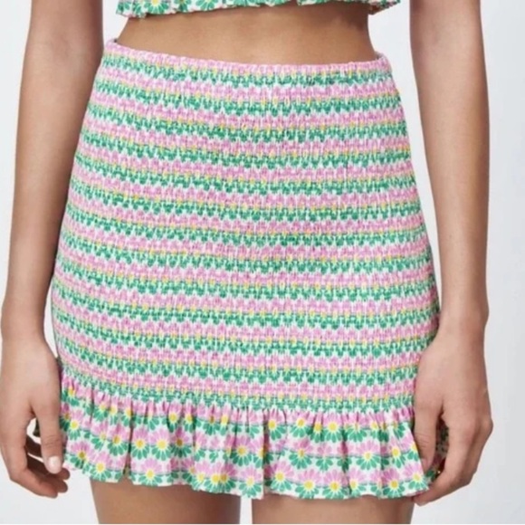 ZARA SMOCKED FLORAL MINI SKIRT GREEN PINK SMALL - Picture 1 of 8